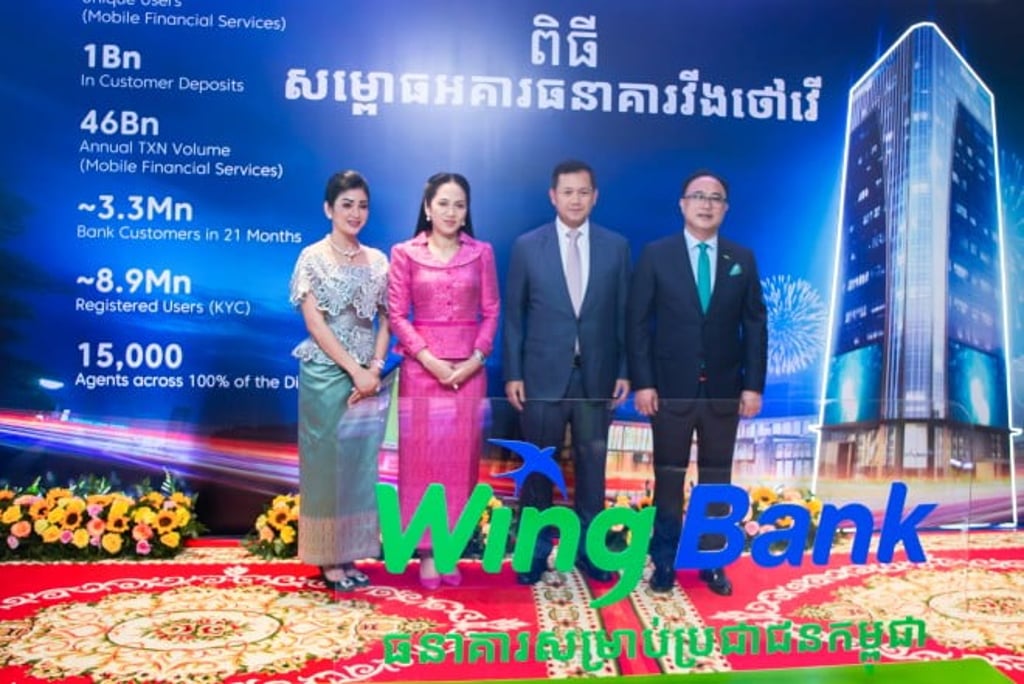 (Right to left) Neak Oknha Kith Meng, Chairman of the Board of Directors of Wing Bank and Chairman & CEO of Royal Group of Companies, and Samdech Moha Borvor Thipadei HUN Manet, Prime Minister of Cambodia, during the official inauguration of Wing Bank Tower.