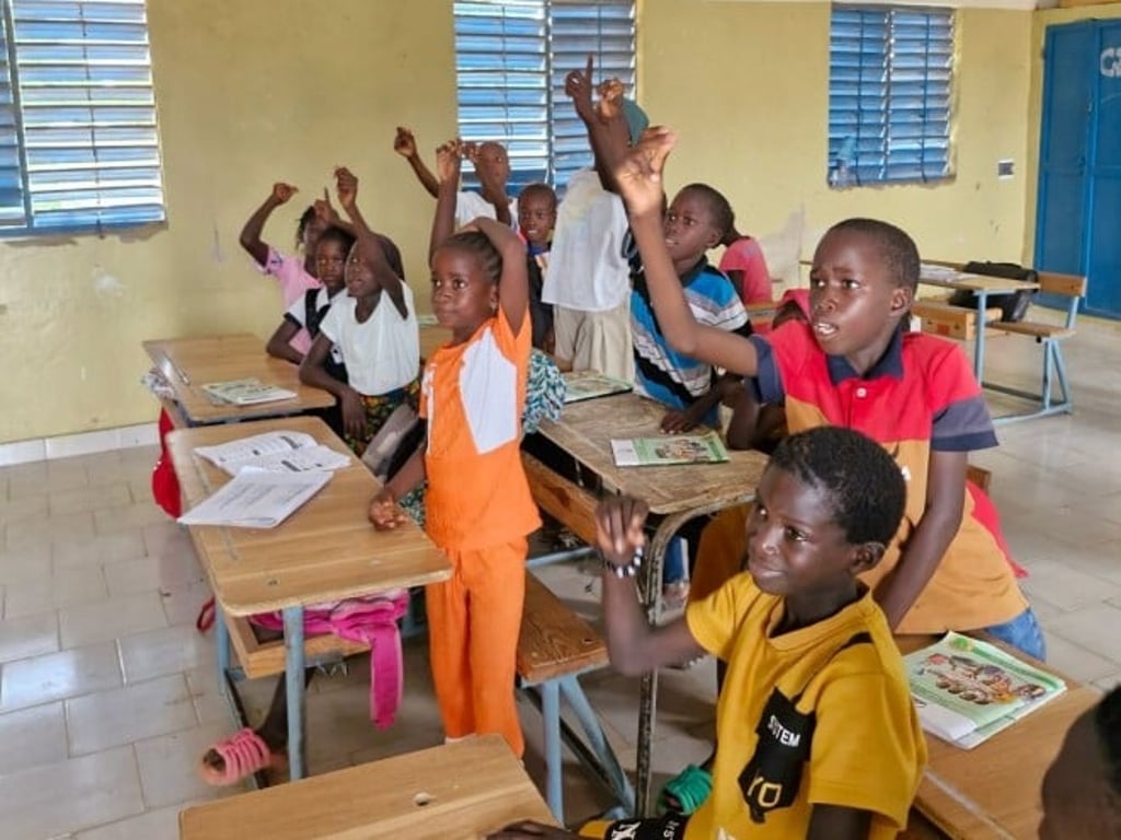 Students actively engage in a bilingual classroom (Photo: ARED) Students actively engage in a bilingual classroom (Photo: ARED)