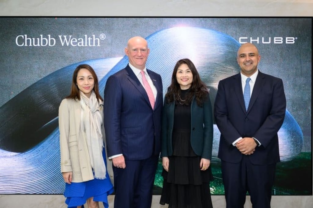 Sharon Chow, Head of North Asia, Global Wealth Solutions, KKR (L1); Ben Rudd, General Manager, Chubb Wealth (L2); Sabrina Gan, Managing Director, Head of Third Party Wealth, Asia Pacific ex-Japan, Goldman Sachs Asset Management (R2); Naveen Gulati, Executive VP, Head of Hong Kong, Global Wealth Management, PIMCO (R1) attended the Chubb Wealth Launching Ceremony in Chubb 1792 Club.