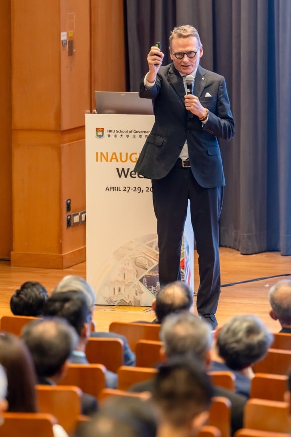 Professor James ROBINSON, 2024 Nobel Laureate in Economics and a member of SGP’s International Advisory Board, delivers a keynote speech during the Inaugural Ceremony.