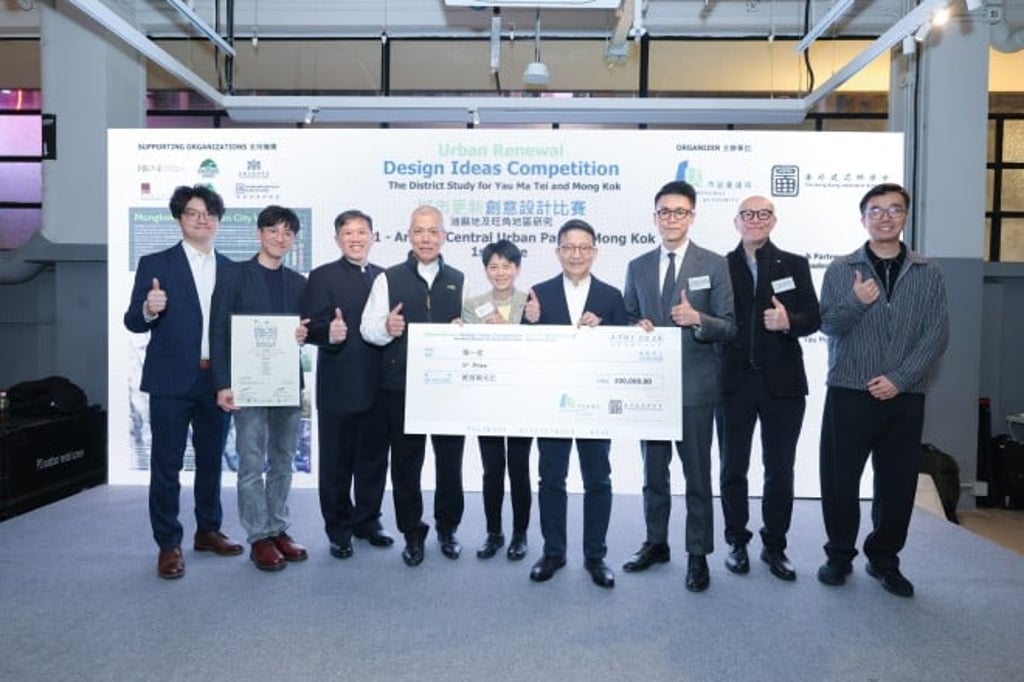 RLP Asia’s winning team for “Mong Kok: 100% Open City Vision” at the URA x HKIA Urban Renewal Design Ideas Competition Award Ceremony, led by Ar. M K Leung (centre).
