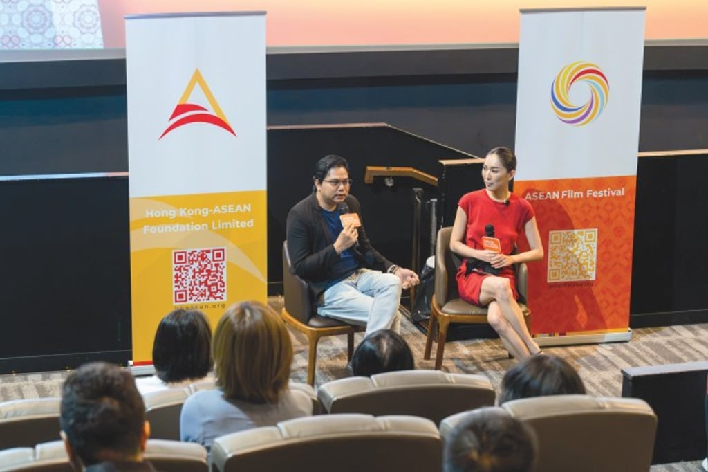 Left: film director Pyae Zaw Phyo (Myanmar) engaged with the audience during the post-screening sharing session. Left: film director Pyae Zaw Phyo (Myanmar) engaged with the audience during the post-screening sharing session.