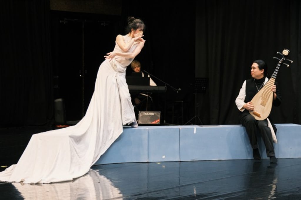 A collaborative piece, "Voyage of the Eight Graces" features live music by Singapore’s The TENG Ensemble.