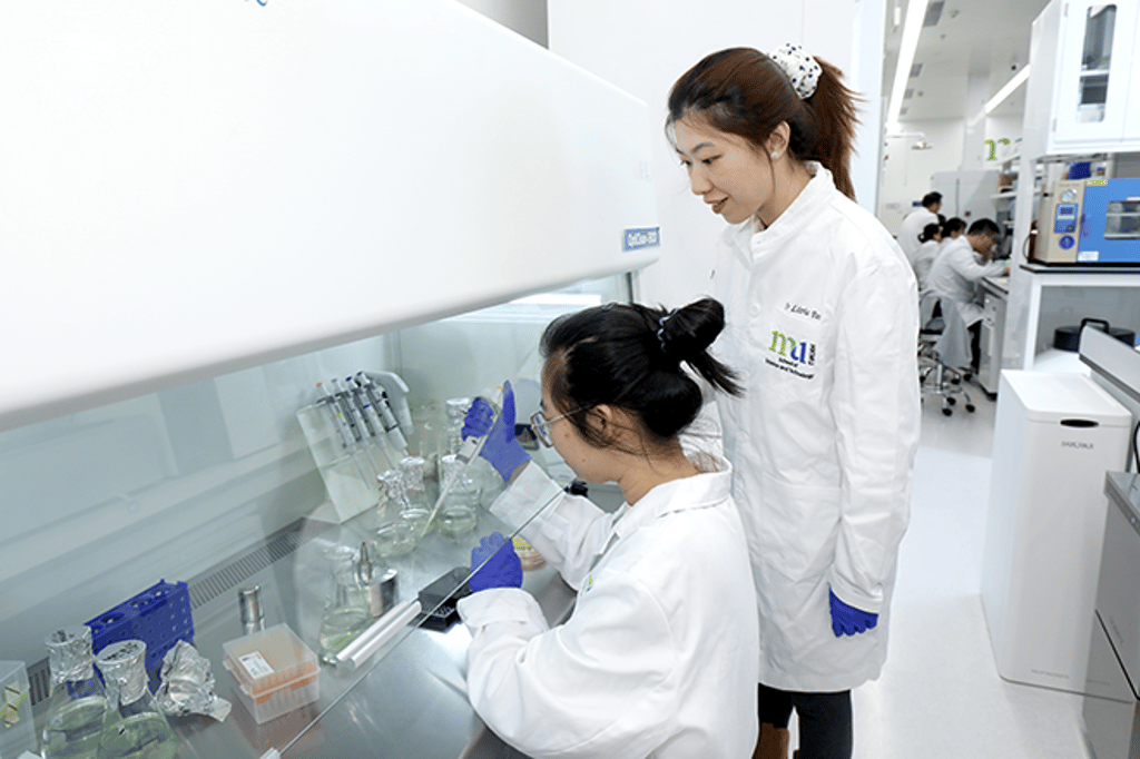 Dr Livia Pan Min (right) leads the mangrove research team.
