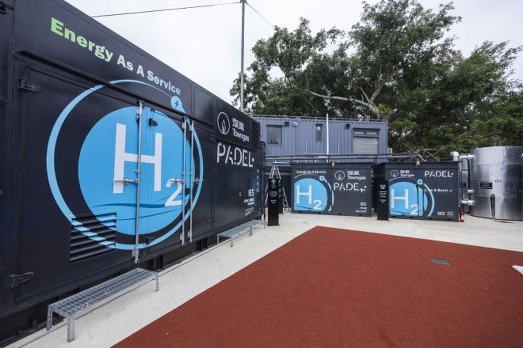 Towngas has launched Hong Kong’s first pilot modular hydrogen power generation project at a recreational venue in Sai Kung. Transporting gas through the existing network and extracting hydrogen on-site to generate electricity for EV charging, the facility will host visiting delegates for a technical tour demonstrating the practical deployment of hydrogen energy in Hong Kong.
