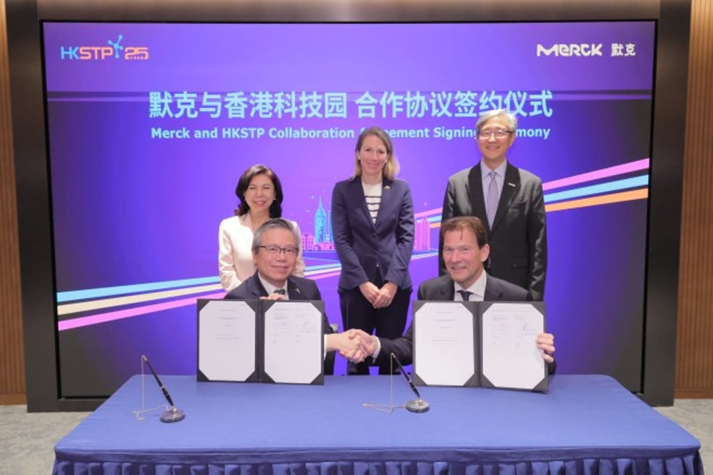 Witnessed by Dr Annika Bolten-Drutschmann, Consul General of Germany (Second row middle), Ms Cordelia Chung, Chairman of HKSTP (Second row first from left), and Mr Peter Yan, Director-General of the OASES (Second row first from right), Mr Terry Wong, Chief Executive Officer of HKSTP (Front row first from left), and Mr Rogier Janssens, President of Merck China (Front row first from right), signed the partnership agreement to establish their strategic partnership.
