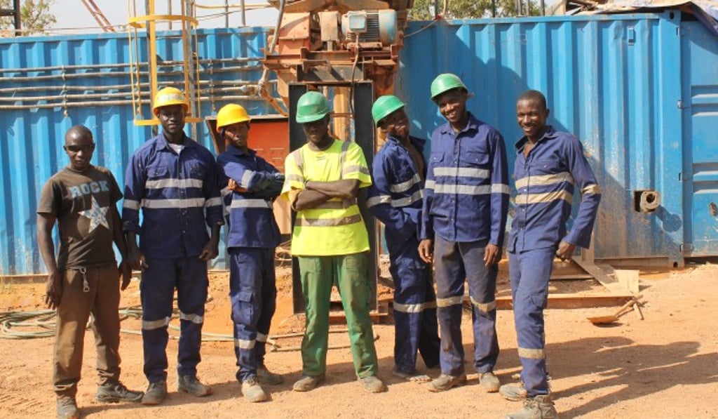 Our specialist team helps the work of local artisan miners by manning a machine which speeds - and eases - the process of separating gold from silt. Our specialist team helps the work of local artisan miners by manning a machine which speeds - and eases - the process of separating gold from silt.
