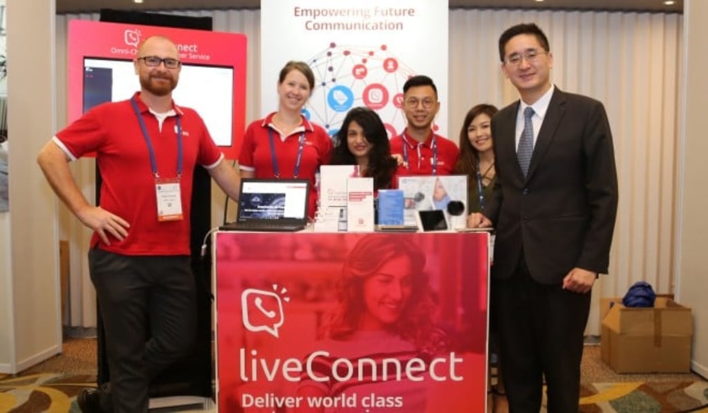 Dr. Bernard CHAN, JP, Under Secretary for Commerce and Economic Development (Right), visited M800 at the 6th Hong Kong IoT Conference. Dr. Bernard CHAN, JP, Under Secretary for Commerce and Economic Development (Right), visited M800 at the 6th Hong Kong IoT Conference.