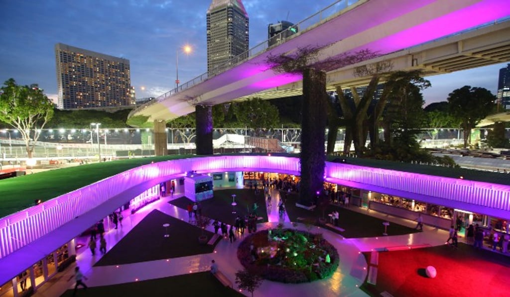 Satiate your palate at bespoke specialty concept restaurants which frame the lushly landscaped area The Garden Satiate your palate at bespoke specialty concept restaurants which frame the lushly landscaped area The Garden