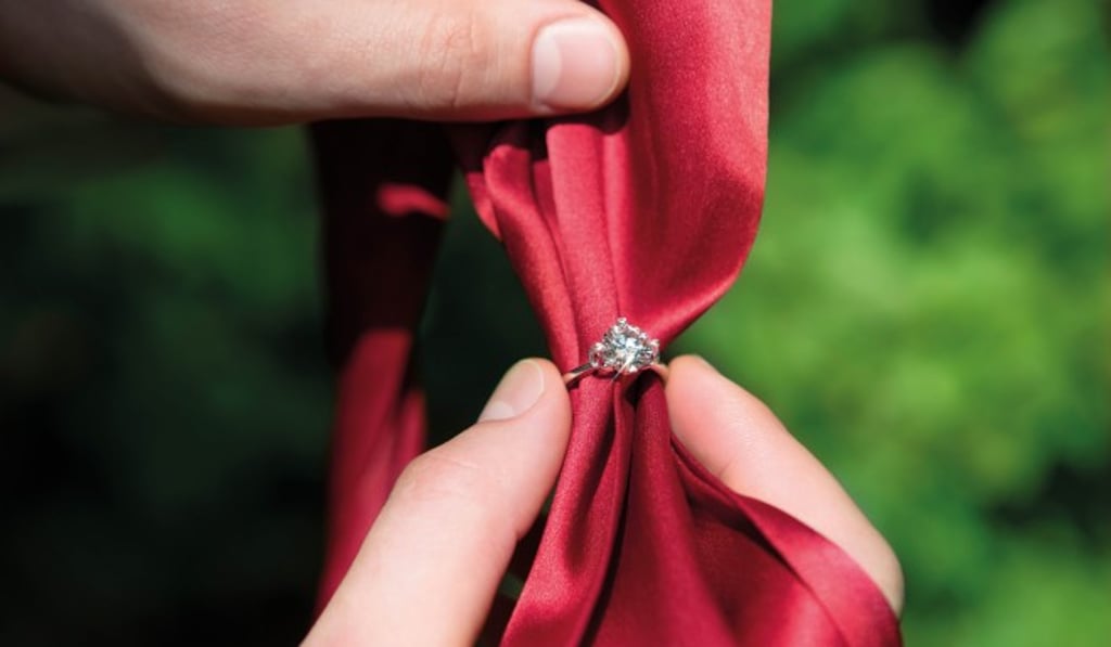 A T MARK traceable diamond unfolds its story every step of the way. A T MARK traceable diamond unfolds its story every step of the way.