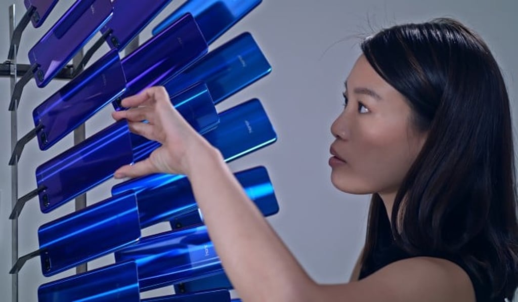 Multiple awards winning artist Hong Yi “Red” draws inspiration from the most conventional objects to create large-than-life paintings and installations. Multiple awards winning artist Hong Yi “Red” draws inspiration from the most conventional objects to create large-than-life paintings and installations.