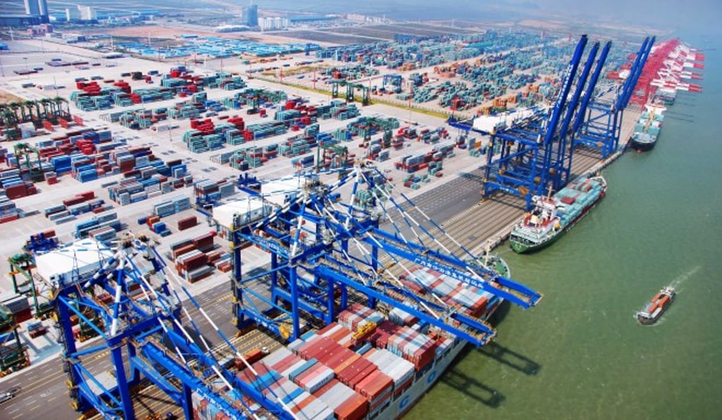 Nansha port's cargo throughput reached 335 million tons in 2017, while its container throughput came to more than 14.06 million TEUs, making it one of the largest ocean ports in the world. Nansha port's cargo throughput reached 335 million tons in 2017, while its container throughput came to more than 14.06 million TEUs, making it one of the largest ocean ports in the world.