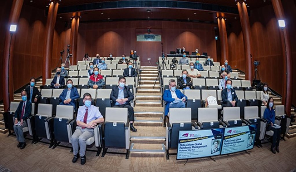 Distinguished scholars from CityU discussed how data-driven can manage global pandemic with President Kuo throughout the talk while maintaining social distancing. Distinguished scholars from CityU discussed how data-driven can manage global pandemic with President Kuo throughout the talk while maintaining social distancing.