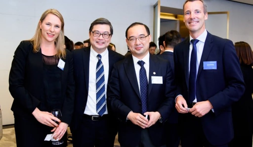 Professor Chen (second from right) together with Professor Tam (second from left) hosted a corporate reception where MBA students could connect with the business community. Professor Chen (second from right) together with Professor Tam (second from left) hosted a corporate reception where MBA students could connect with the business community.