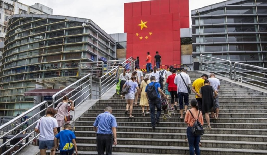 The border crossing between Hong Kong and Shenzhen. Photo: Bloomberg
The border crossing between Hong Kong and Shenzhen. Photo: Bloomberg