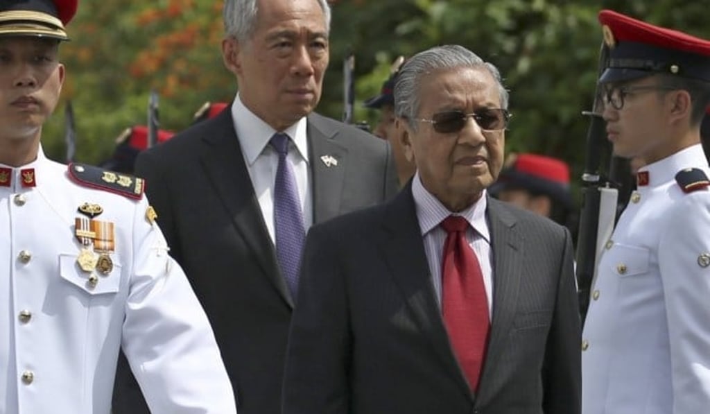 Malaysia’s former Prime Minister Mahathir Bin Mohamad and Singapore’s Prime Minister Lee Hsien Loong (January 2019). Photo: EPA Malaysia’s former Prime Minister Mahathir Bin Mohamad and Singapore’s Prime Minister Lee Hsien Loong (January 2019). Photo: EPA