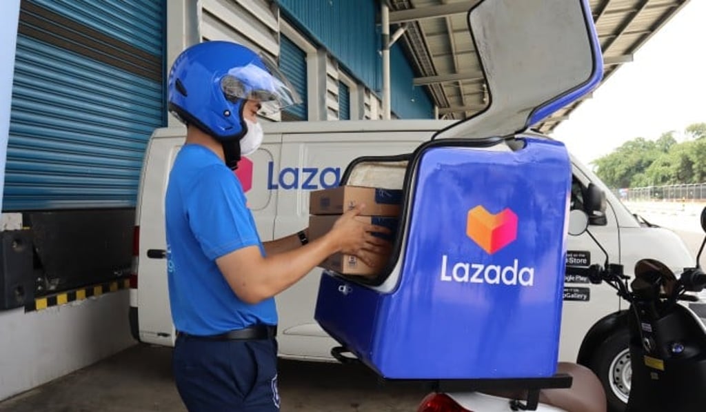 More than 15,000 employees and courier partners manage millions of packages daily More than 15,000 employees and courier partners manage millions of packages daily