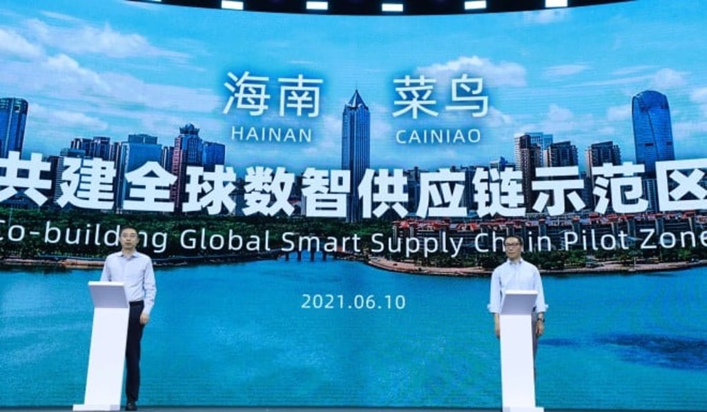Cainiao’s CEO Lin WAN and Hainan Provincial Bureau of International Economic Development’s Director Shengjian HAN announcing the Hainan partnership at the summit Cainiao’s CEO Lin WAN and Hainan Provincial Bureau of International Economic Development’s Director Shengjian HAN announcing the Hainan partnership at the summit