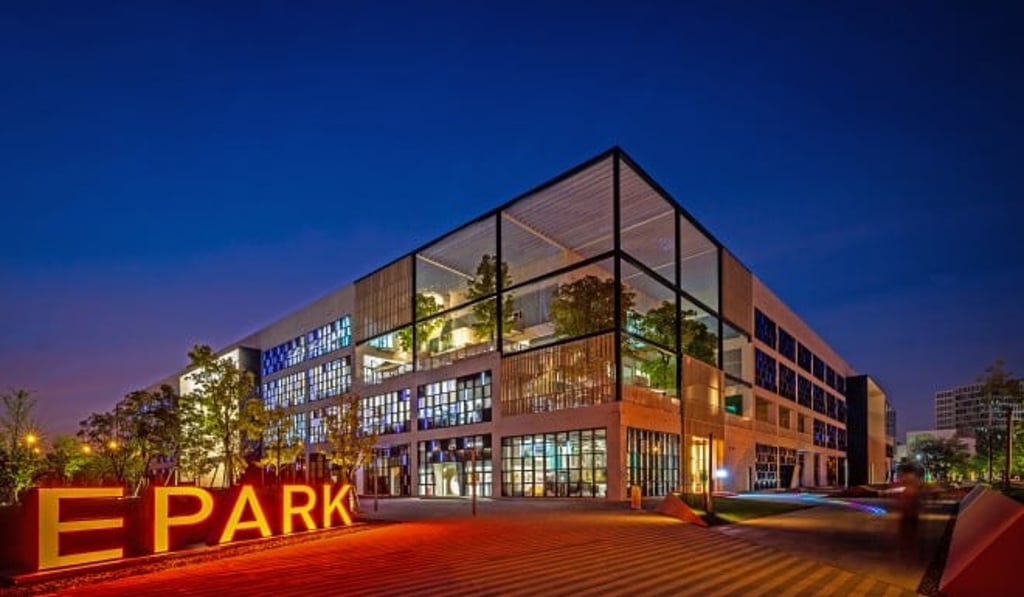 Zhangjiang Science City is more than a location in which to set up a company – it also provides a well-designed place to live. Zhangjiang Science City is more than a location in which to set up a company – it also provides a well-designed place to live.