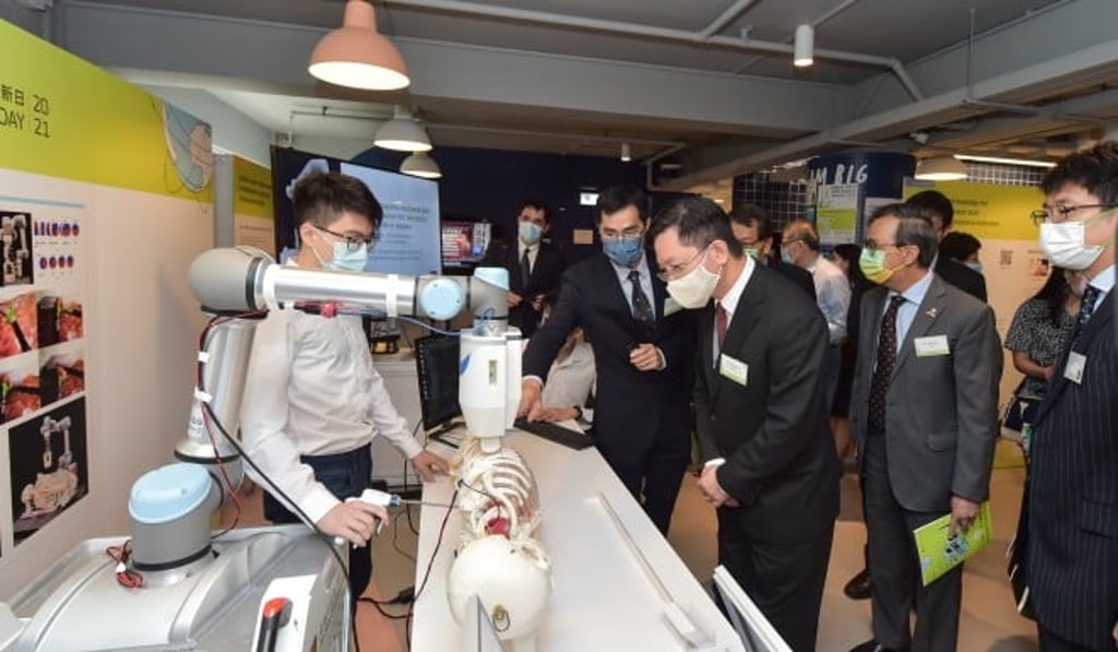 Mr Alfred SIT, Secretary for Innovation and Technology, tours the exhibition booths hosted by CUHK at its Innovation Day.