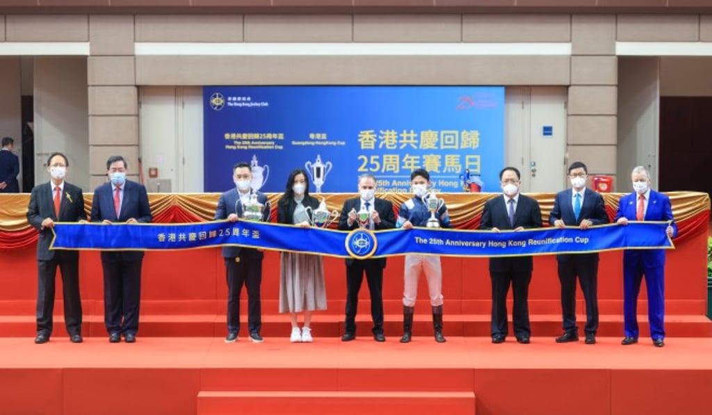 The 25th Anniversary Hong Kong Reunification Cup was won by the Paul O’Sullivan-trained ‘Duke Wai’ ridden by Jerry CL Chau. The President of the Legislative Council Andrew Leung; Deputy Commissioner of Office of the Commissioner of the Ministry of Foreign Affairs of the People’s Republic of China in the HKSAR, Pan Yundong; and Deputy Director of Department of Publicity, Cultural and Sports Affairs of the Liaison Office of the Central People’s Government in the HKSAR, Wang Kaibo, present trophies to the winning owner, trainer and jockey.