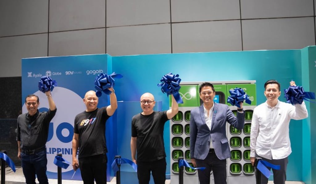 Globe Capital Venture Holdings Director Bernie Llamzon, Globe Group President and CEO Ernest Cu, Gogoro Founder and CEO Horace Luke, 917 Ventures Managing Director Vince Yamat, and Director of the Energy Utilization Management Bureau (EUMB) of the Department of Energy Patrick Aquino officially launch the Gogoro Smartscooters®  and Battery-Swapping GoStation ecosystem in the Philippines.