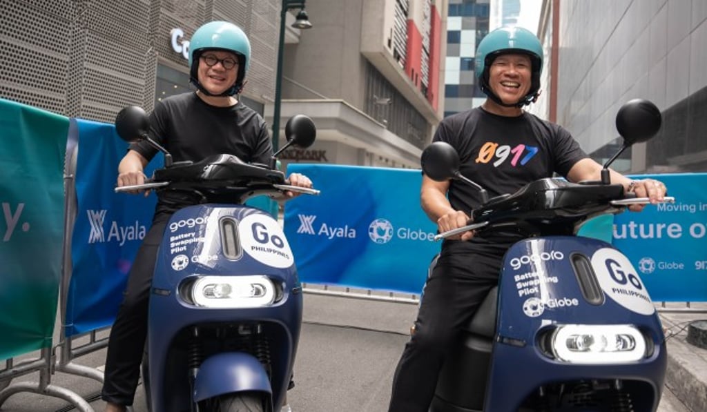 Gogoro Founder and CEO Horace Luke and Globe Group President and CEO Ernest Cu taking Gogoro Smartscooters®  for a quick spin.