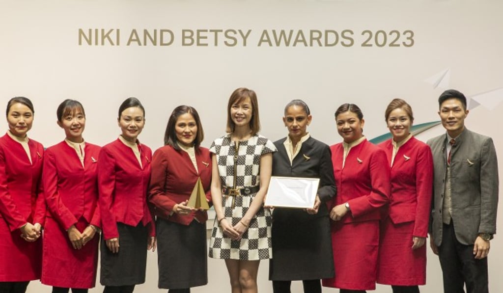 These crew members applied first aid techniques and helped bring a collapsed colleague back to consciousness. The team received the Niki Award.
