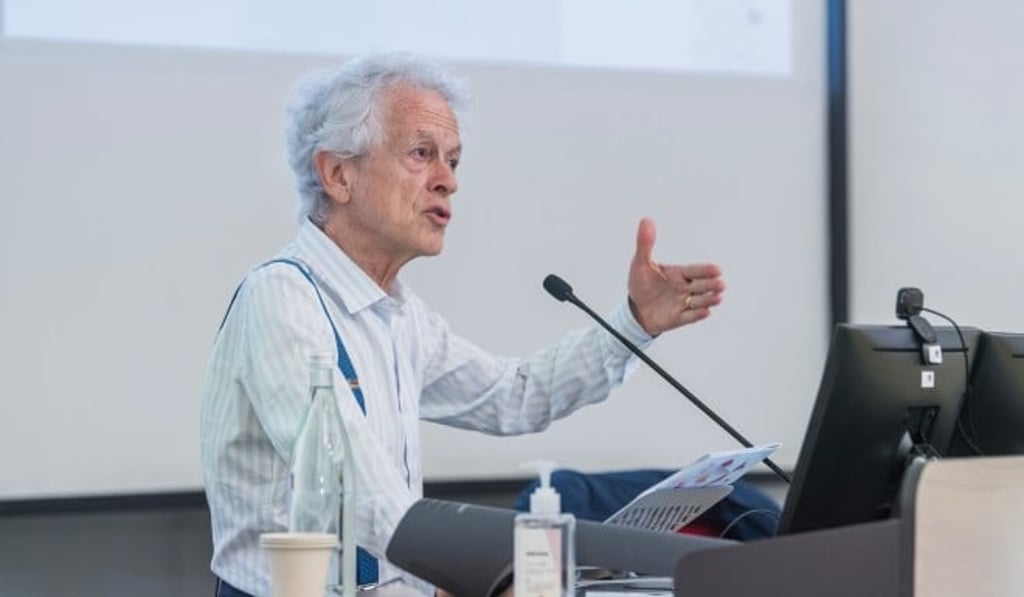 Rampini shed light on the intellectual exchanges shaped by the commercial and travel activities in Western history. Rampini shed light on the intellectual exchanges shaped by the commercial and travel activities in Western history.