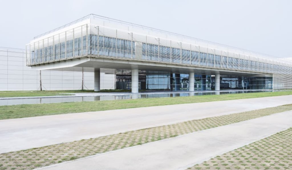 Tai Ping’s state-of-the-art manufacturing workshop in Xiamen, China features environmentally-friendly elements that minimise energy consumption and maximise the use of natural light and ventilation. The artisan workshop is also a zero pollutant discharge facility where 100% of water needs are met through recycling and rainwater harvesting. Tai Ping’s state-of-the-art manufacturing workshop in Xiamen, China features environmentally-friendly elements that minimise energy consumption and maximise the use of natural light and ventilation. The artisan workshop is also a zero pollutant discharge facility where 100% of water needs are met through recycling and rainwater harvesting.