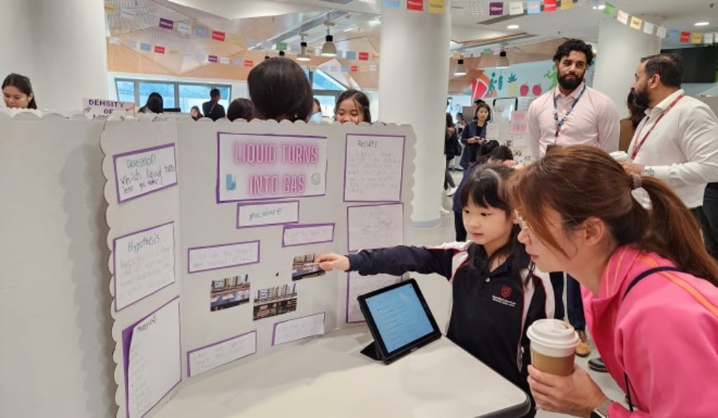 Students showcased their experiment results to parents, enhancing their presentation skills and confidence.