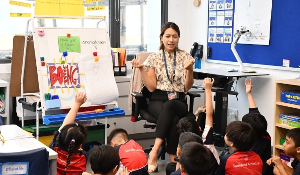 G2 teacher Ms. Chan demonstrated how to use onomatopoeia as an engaging opening for writing through her "Mini Lessons."