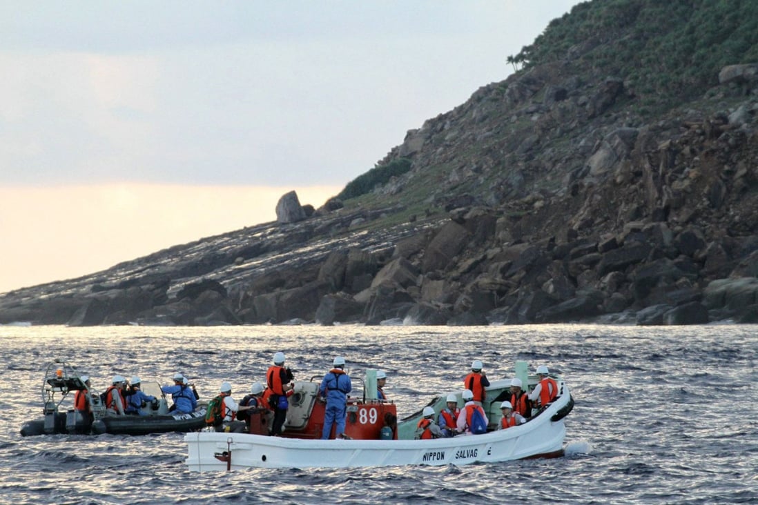 A team of Japanese surveyors sails close to an island that is part of the Diaoyu chain in the East China Sea on Sunday. Photo: AFP