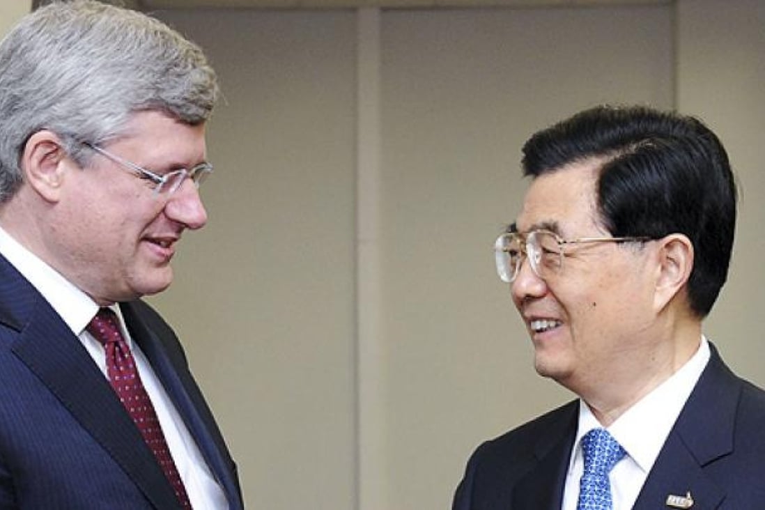 Canadian Prime Minister Stephen Harper meets China's Prime Minister Hu Jintao at an economic summit in Russia in September. Photo: Xinhua