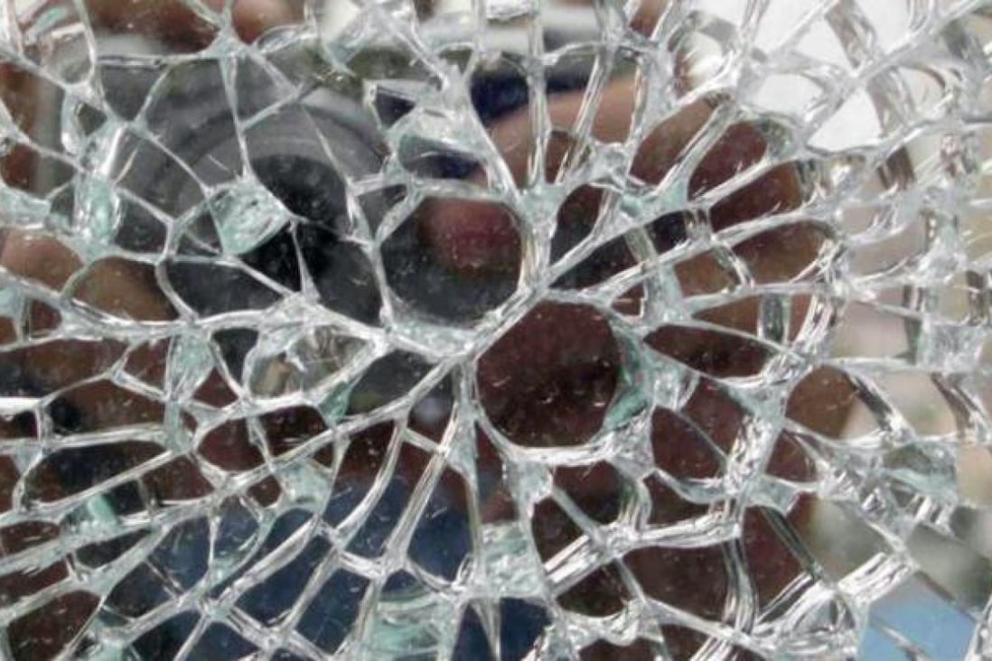 Cracked glass was caused by an impurity. Photo: Yu Wai-kin