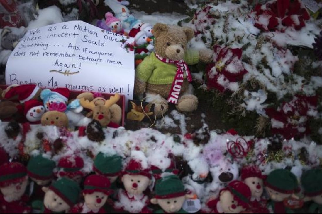 A sign sits at a memorial for those killed in the December 14 shootings at Sandy Hook Elementary School, on Christmas morning in Newtown, Connecticut December 25, 2012. Photo: Reuters
