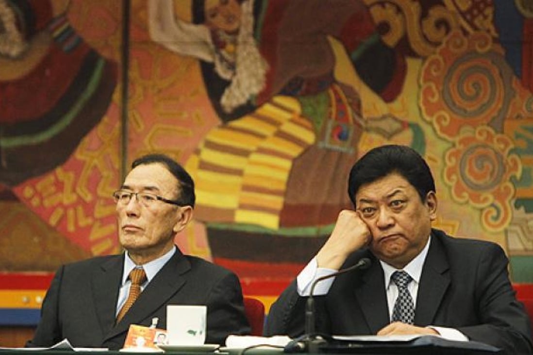 Chairman of the Standing Committee of the People's Congress of the Tibet Autonomous Region Qiangba Puncog (left) and President of Tibet Autonomous Region People's Congress Padma Choling. Photo: EPA
