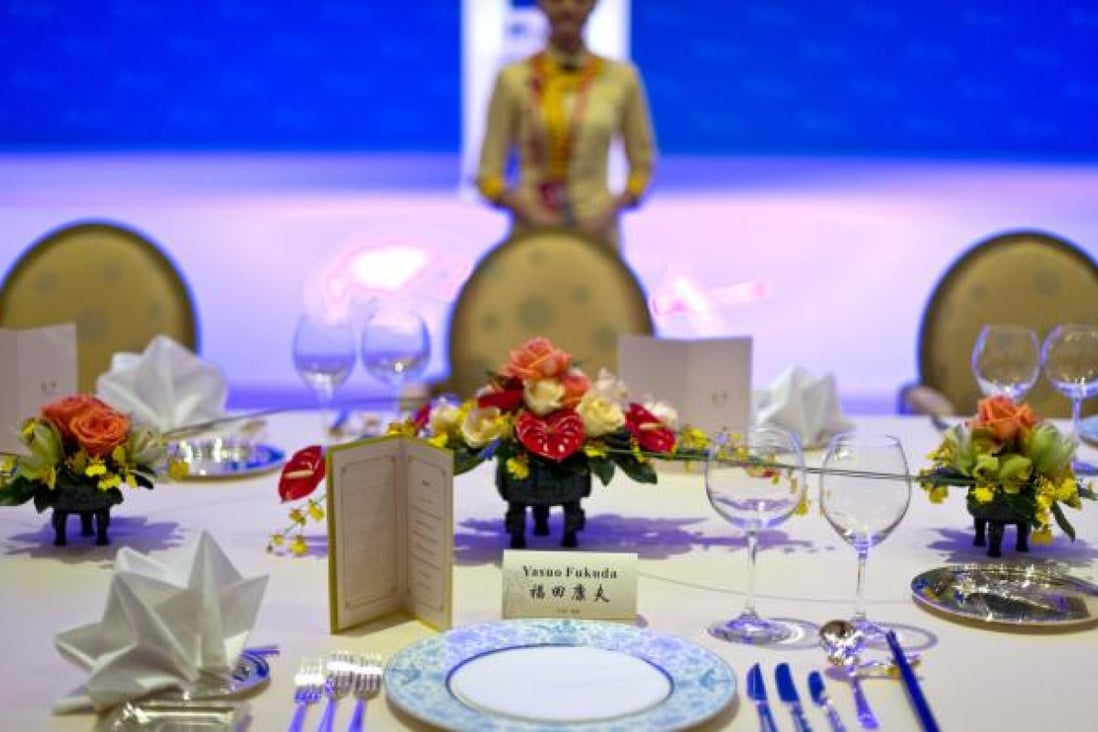 A banquet table is prepared yesterday for Yasuo Fukuda, chairman of the Boao Forum, and other VIP attendees in Hainan. Photo: AP