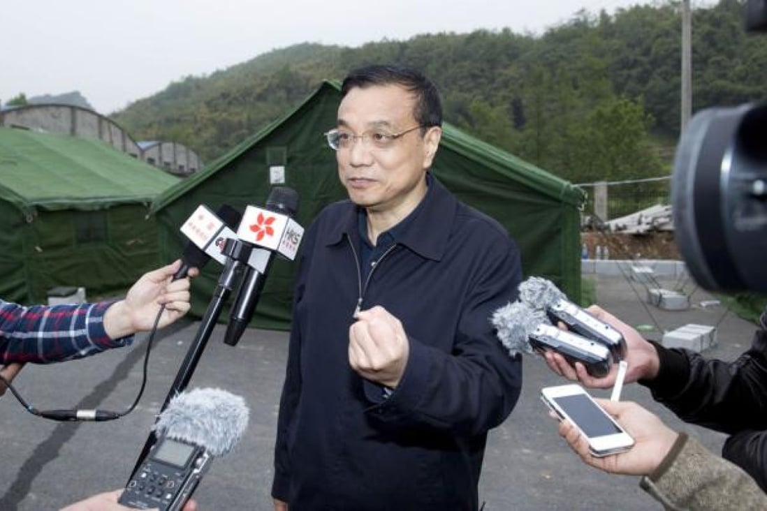 Premier Li Keqiang arrived in Lushan County of Yaan to direct rescue work. Photo: Xinhua