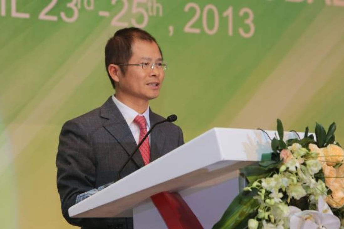 Eric Xu speaking at the Huawei Global Analysts Summit in Shenzhen, April 24, 2013. Photo: Huawei