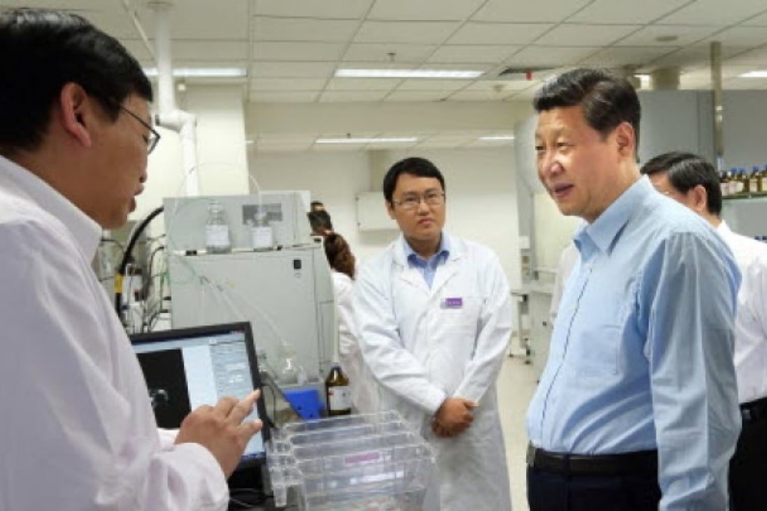  Chinese President Xi Jinping inspects a research lab in Tianjin. Photo: Xinhua