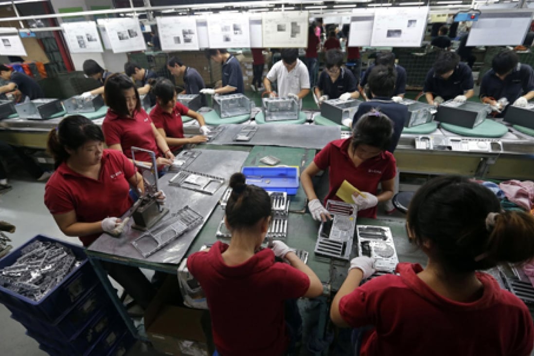 Employees work at a Foxconn factory in Wuhan, Hubei province. Photo: Reuters