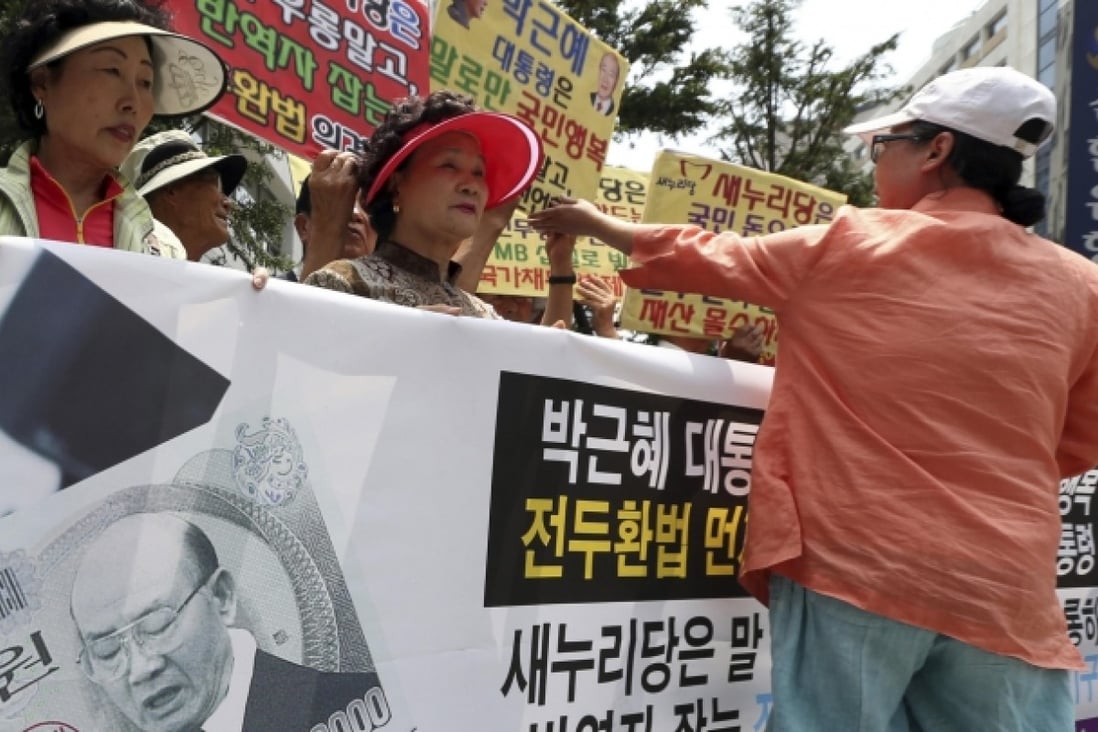 Protesters demand Chun's slush fund be recovered. Photo: AP