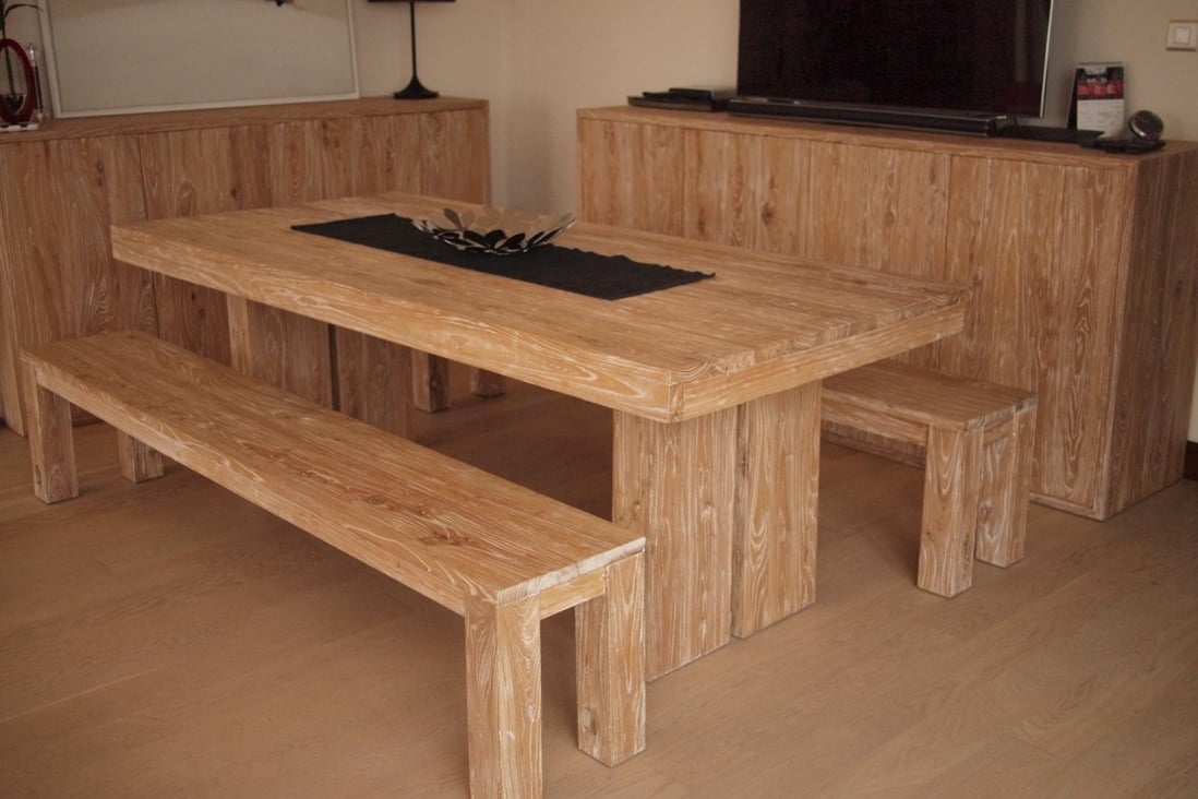 Table and benches from Di-mension.