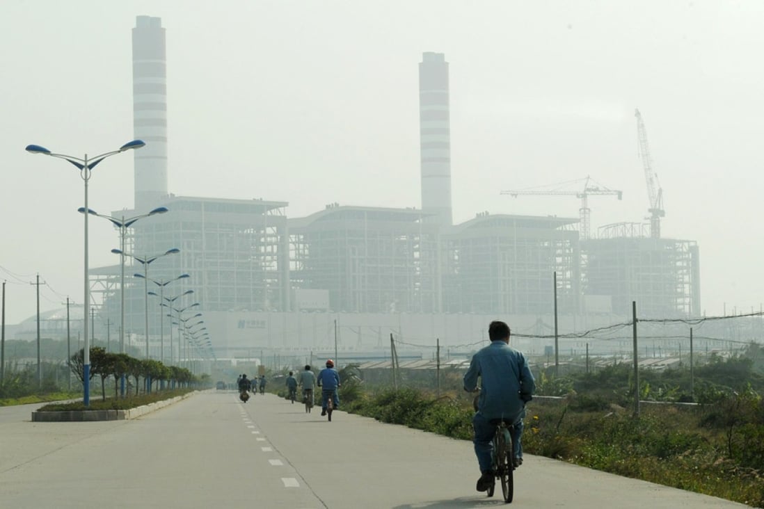 Workers head towards a coal-fired power plant in Guangdong. Photo: AFP