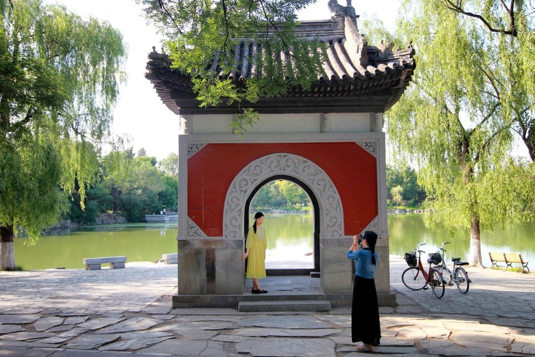 Tourists take pictures at the Ciji Temple, also known as Goddess of Flower Temple, inside Peking University on Jun. 19, 2013. Photo: Simon Song