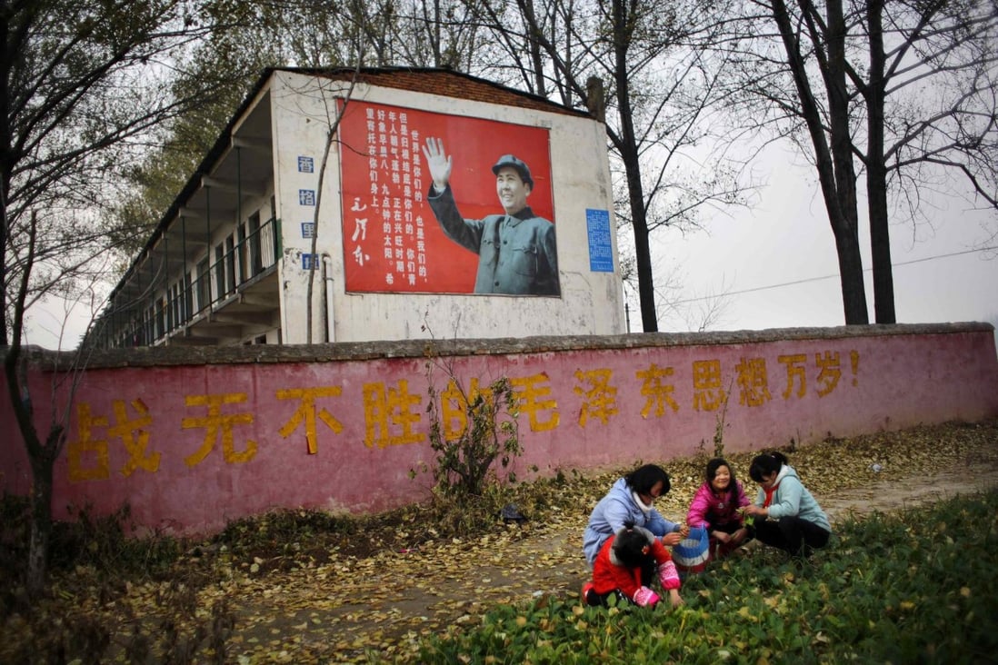 Pupils harvest vegetables under a sign featuring former leader Mao Zedong outside a school in Henan. Photo: Reuters