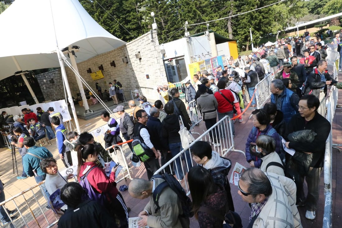 Hongkongers queue in Victoria Park to cast their vote. Photo: David Wong