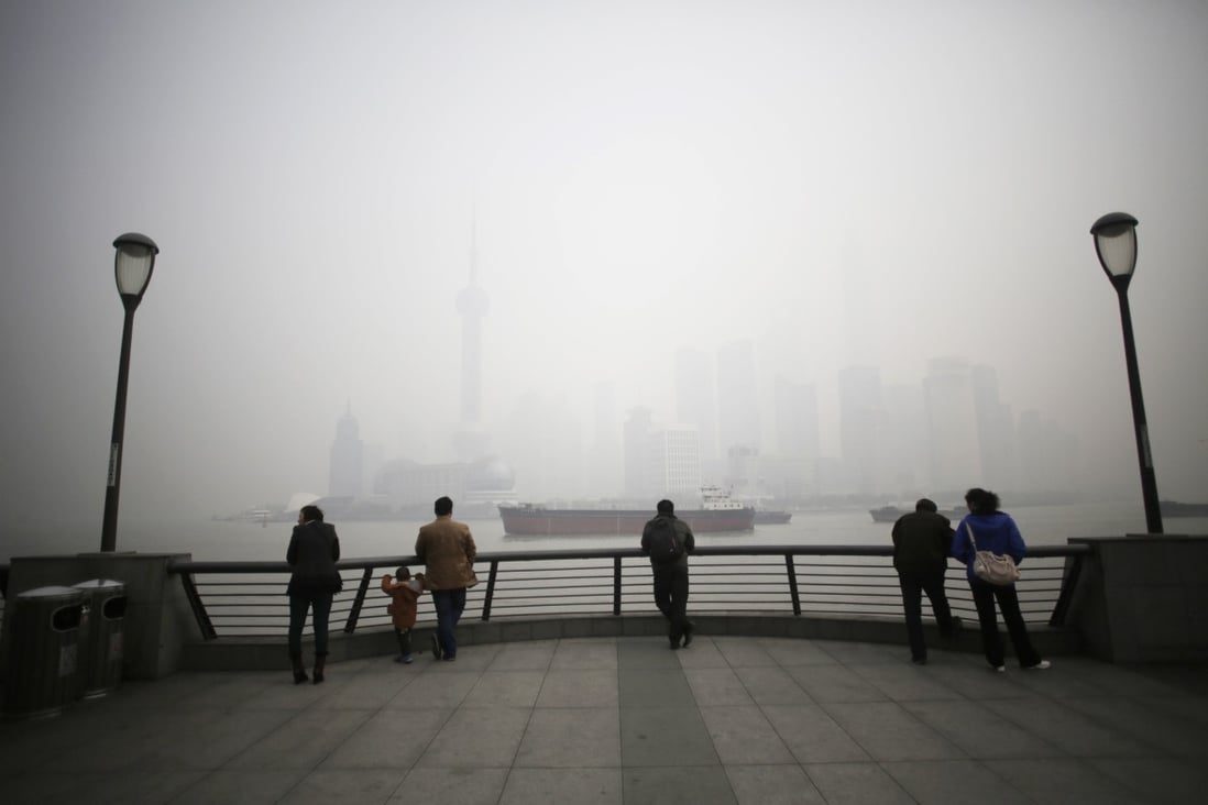 Expatriate executives looking to make it big in Shanghai are prepared to put up with severe smog and other quality-of-life issues. Photo: AP