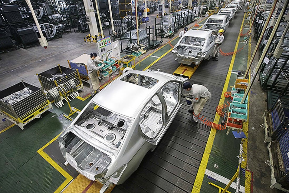 Employees assemble cars at a production line of Dongfeng Peugeot Citroen Automobile factory in Wuhan. Photo: Reuters